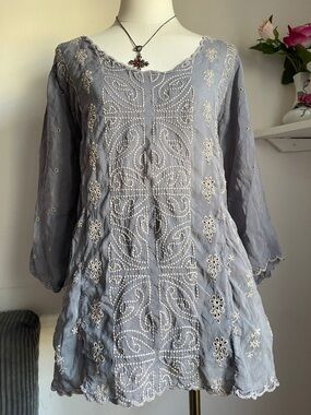 Embroidered Light Gray Tunic Top with Scalloped Hem
